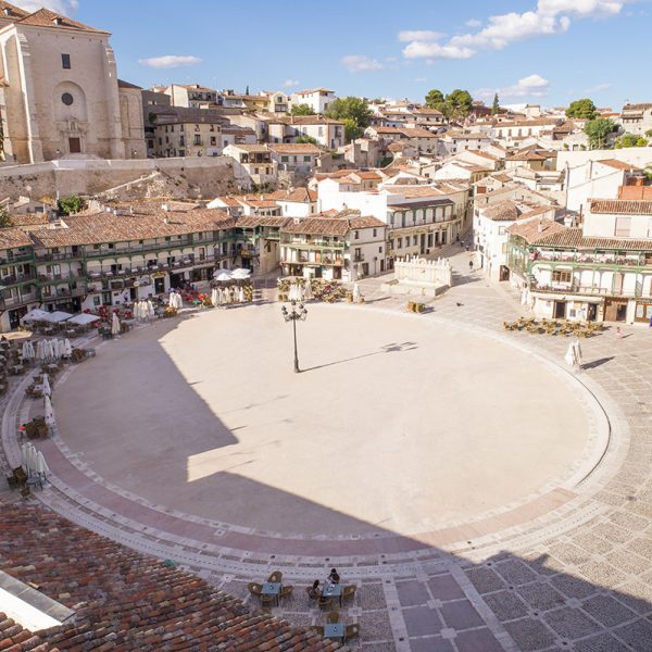 Descubre 5 de las plazas más bonitas de los pueblos de Madrid este otoño