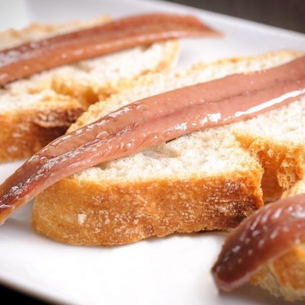 Anchoas de Cantabria con aceite de oliva