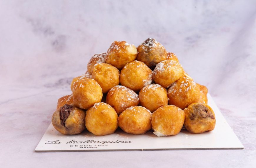 Vuelven los buñuelos de viento a las pastelerías de Madrid por Todos los Santos