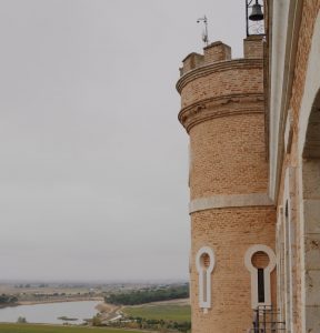 Alójate en un castillo y disfruta de los mejores vinos de Toro