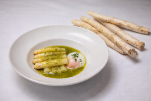 El Huerto de Floren celebra la temporada del espárrago blanco de Navarra