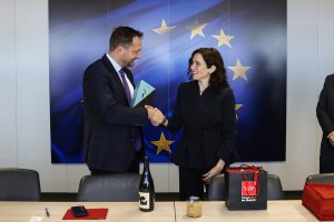 Ayuso pide protección para el sector agrario madrileño en Bruselas