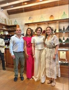 Ayuso visita Bodegas Pedro García en Colmenar de Oreja