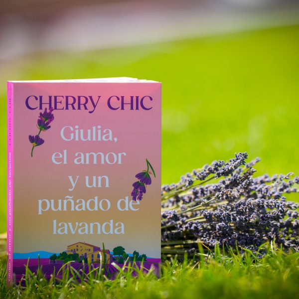 Los campos de lavanda inspiran la nueva novela de Cherry Chic