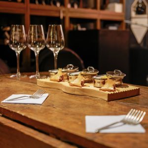 La serie documental ‘Los sabores de la memoria’ recorre la historia de los restaurantes más emblemáticos de Madrid