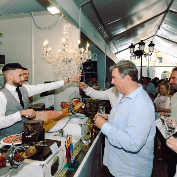 La Comunidad de Madrid visita la Feria de la Huerta y el Vino de Villa del Prado