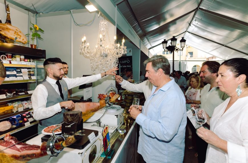 La Comunidad de Madrid visita la Feria de la Huerta y el Vino de Villa del Prado